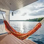 friend.ship Hausboot